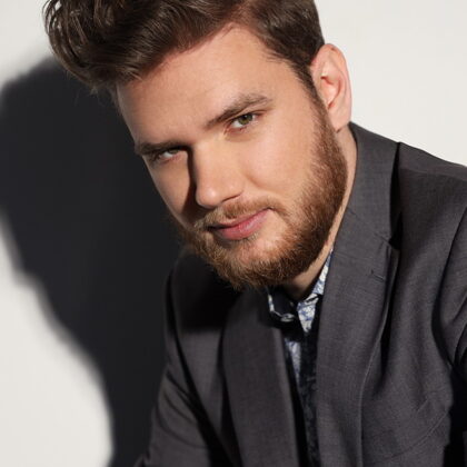 András